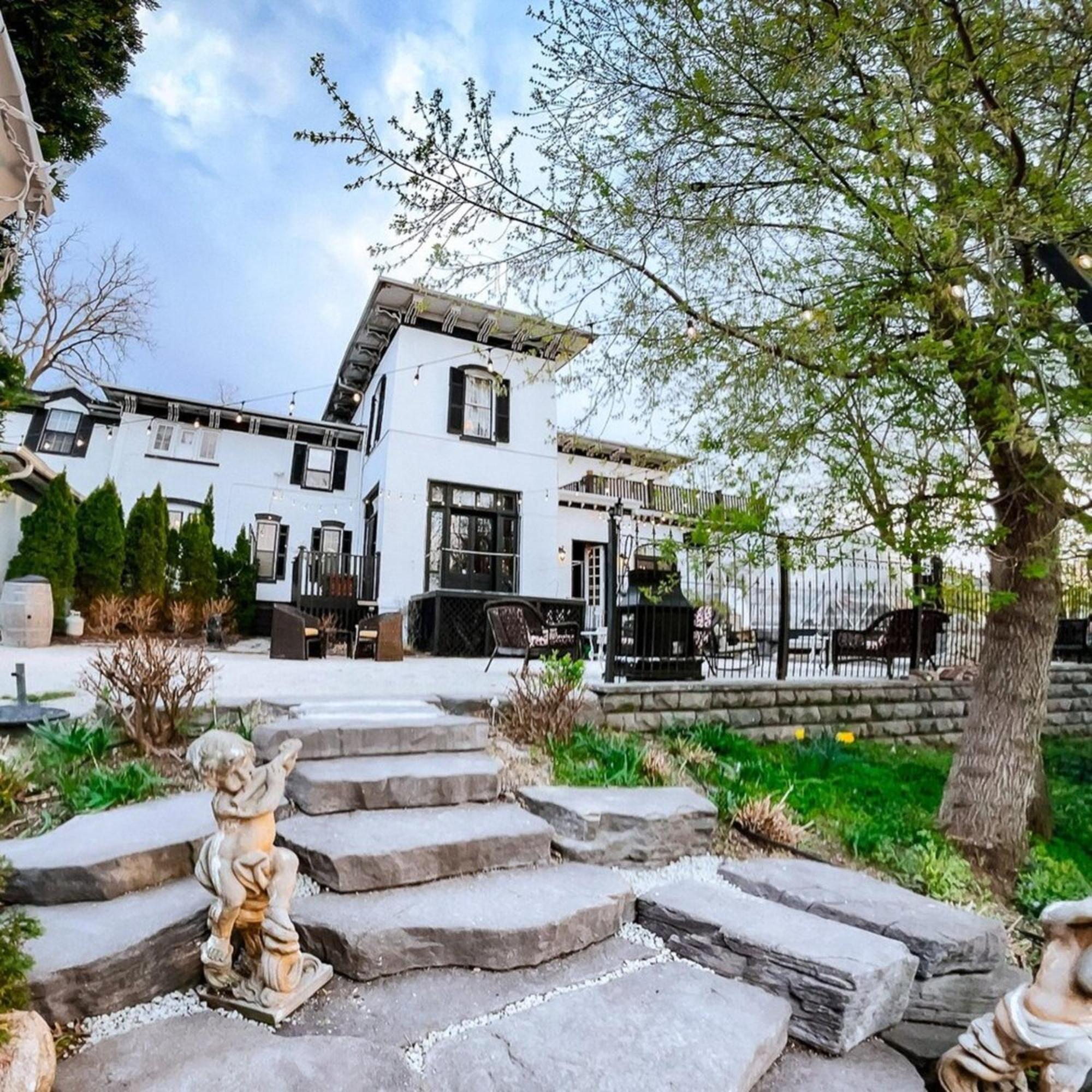 Maxwell Mansion Hotel Лейк Дженива Экстерьер фото